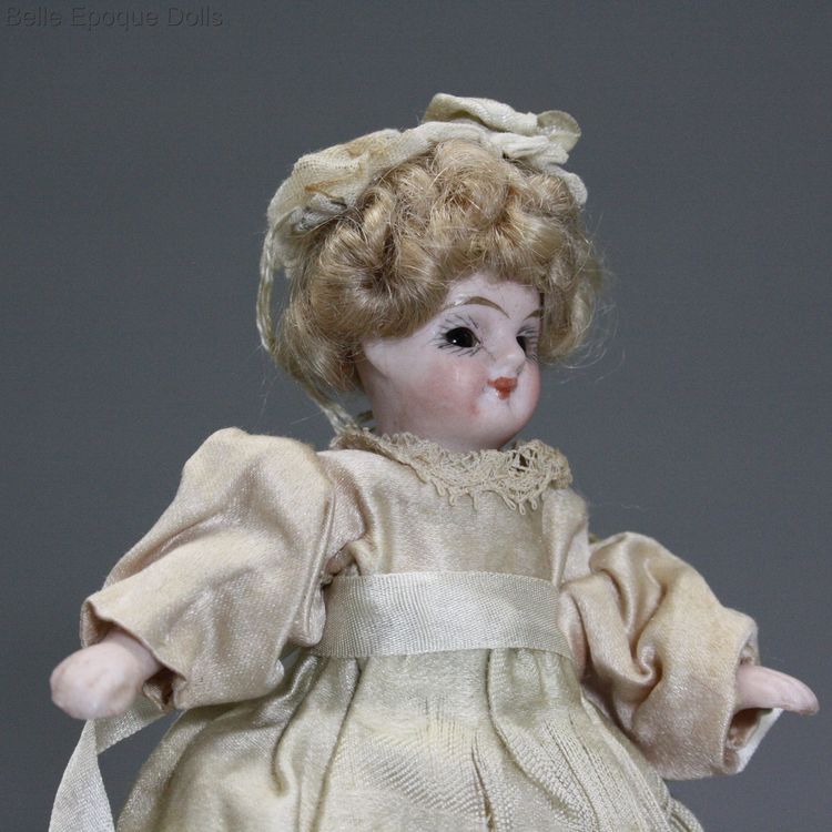 Antique Dollhouse doll mignonette , Puppenstuben ganzbiskuit puppen