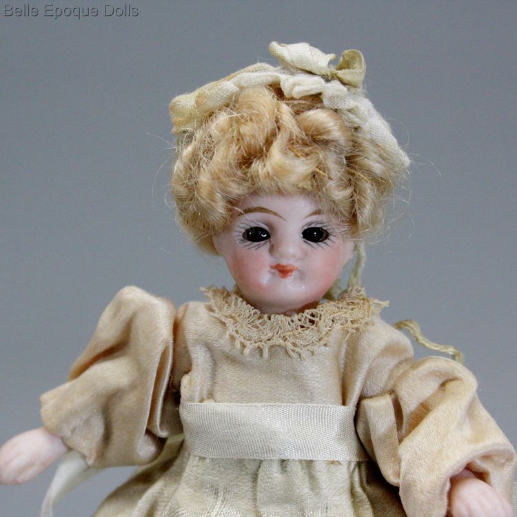 Antique dolls house all-bisque doll  , Puppenstuben ganzbiskuit puppen