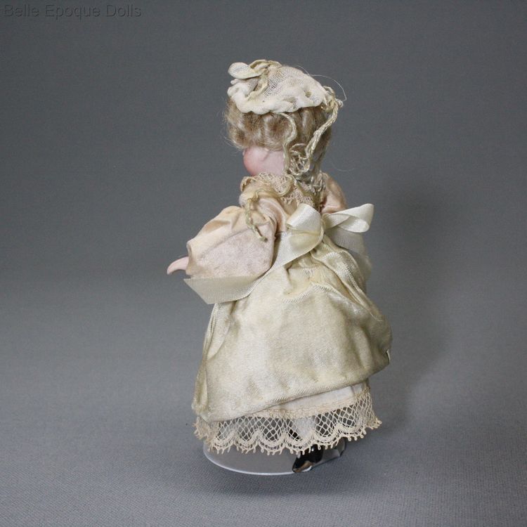 Antique dolls house all-bisque doll  , Puppenstuben ganzbiskuit puppen