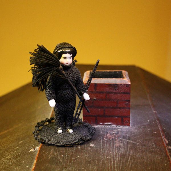 Antique Doll miniature , antik Schornsteinfeger china porzellan badepuppe