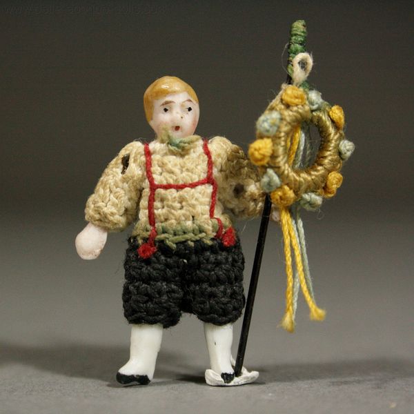 Antique Dollhouse german Carl Horn all bisque tiny doll , Deutsche ganzbiskuit Puppenstuben puppen mit hkelkleidung