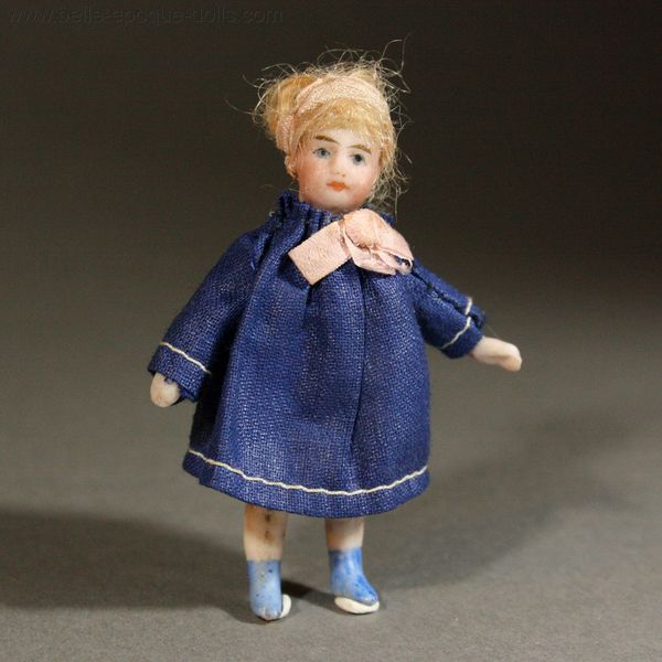 Antique  Lilliputian Doll , Antique French tiny mignonette , ganzbiskuit mignonnette