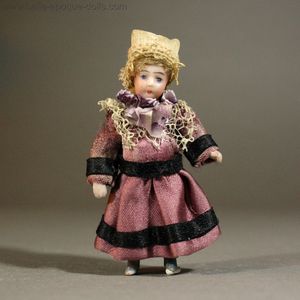 Antique dolls house tiny dolls  , Antique Dollhouse miniature all bisque lilliputian doll , Puppenstuben puppen ganzbiskuit 