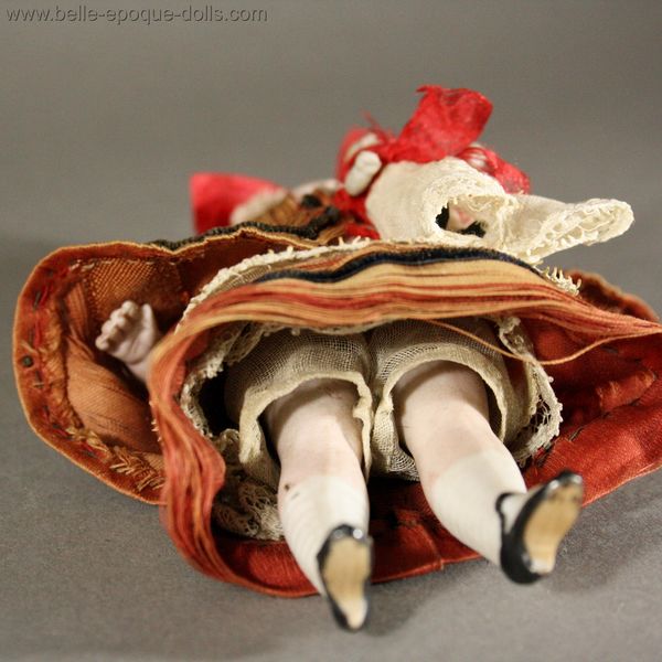 Antique all bisque doll mignonette  , French antique tiny nanny , Puppenstuben ganzbiskuit puppen 