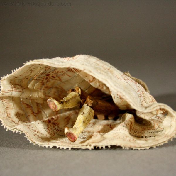 Antique dolls house wooden doll , Puppenstuben  fruhe grodnertal puppen
