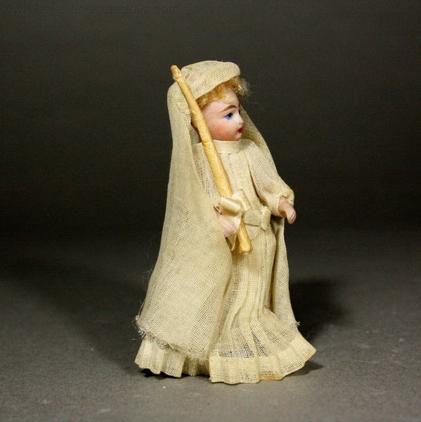franzoesische puppenstubenpuppe , Antique  Lilliputian first communion Doll , all bisque miniature antique doll