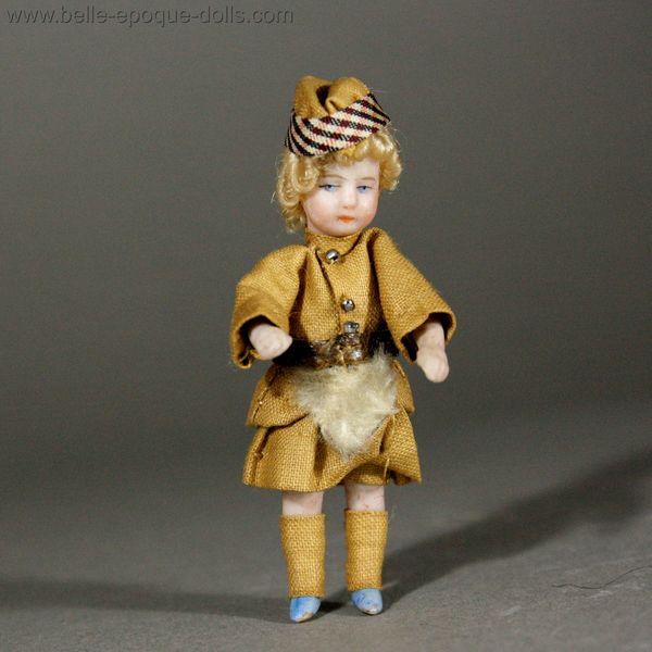 franzoesische puppenstubenpuppe , Antique  Lilliputian soldier scottish Doll , all bisque miniature antique doll