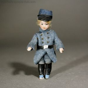 Antique  Lilliputian soldier Doll , Antique French tiny mignonette militaria , ganzbiskuit soldat Puppchen 