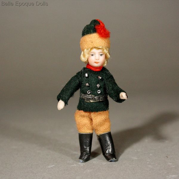 Antique French tiny mignonette militaria , ganzbiskuit soldat Puppchen