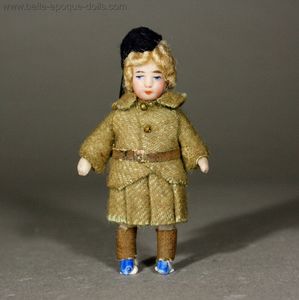 Antique  Lilliputian soldier Doll , Antique French tiny  mignonette , ganzbiskuit soldat Puppchen 