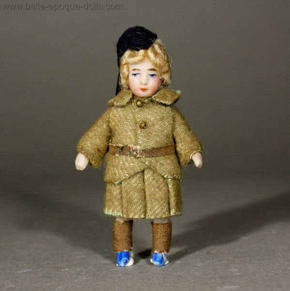 franzoesische puppenstubenpuppe , Antique  Lilliputian soldier Doll , all bisque miniature antique doll