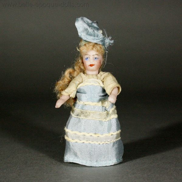 Antique French tiny mignonette  , ganzbiskuit kinderpuppe