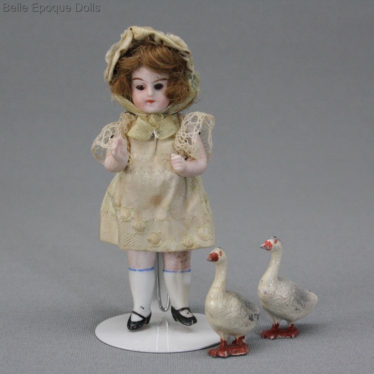 Antique all bisque doll geese , Puppenstuben puppen ganzbiskuit