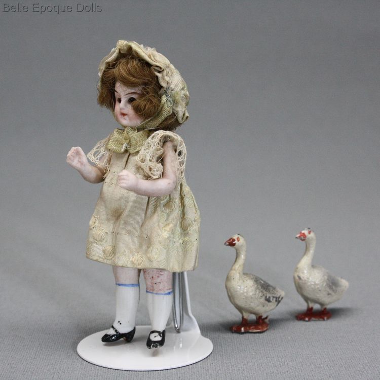 Antique Dollhouse miniature goose , Puppenstuben puppen ganzbiskuit