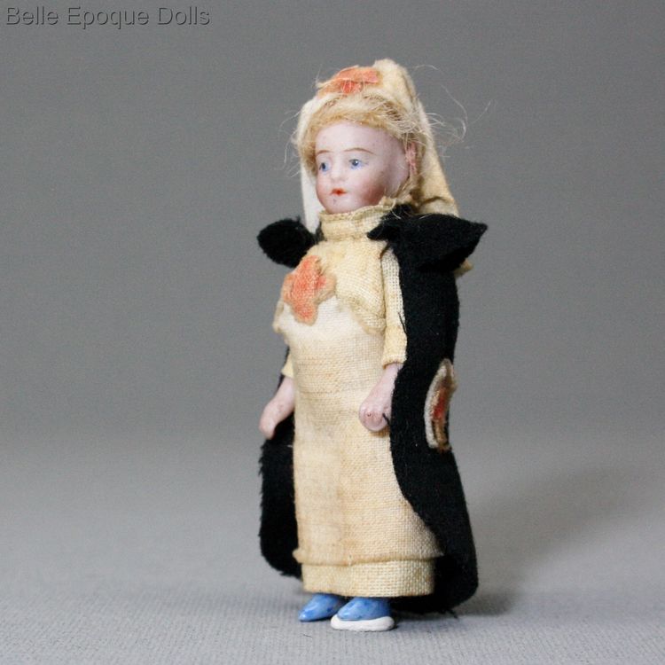 Puppenstuben zubehor , Antique Dollhouse miniature all bisque nurse mignonette ,  franzoesische puppenstubenpuppe