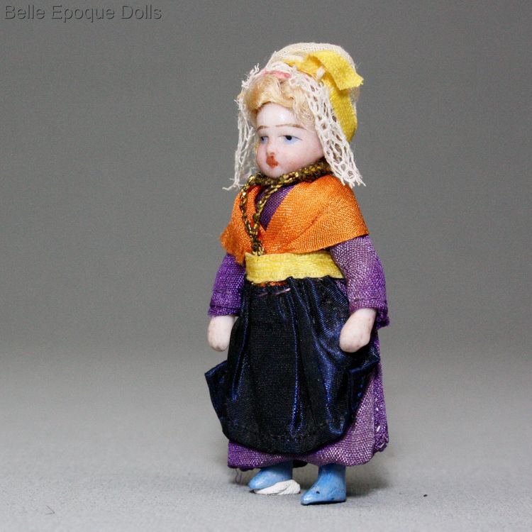 franzoesische puppenstubenpuppe ,  Antique French tiny mignonette , Antique dolls house all bisque doll