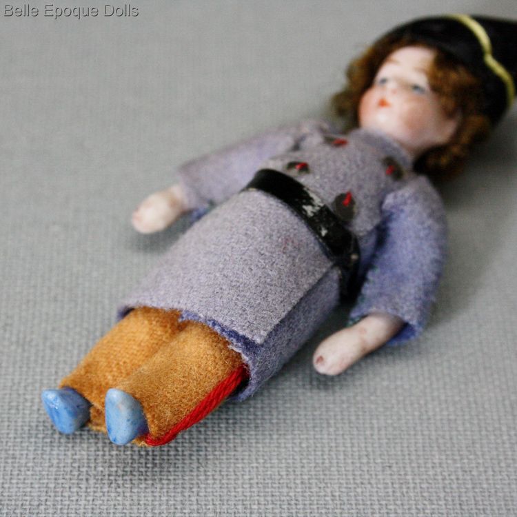 Puppenstuben zubehor , Antique Dollhouse miniature lilliputian doll , franzoesische puppenstubenpuppe