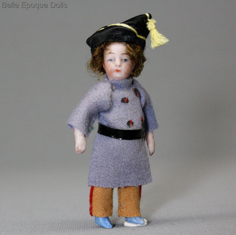 Alte ganzbiskuit Puppchen  , antique dolls house all bisque soldier  , franzoesische puppenstubenpuppe