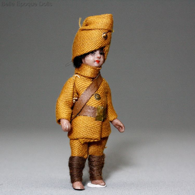 Alte ganzbiskuit Puppchen  , antique dolls house all bisque mulatto doll , franzoesische puppenstubenpuppe