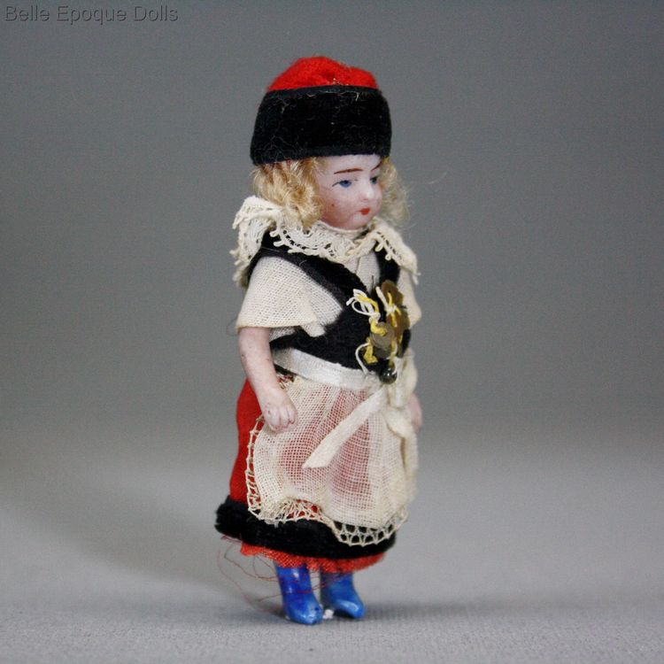 Antique dolls house tiny lilliputian doll , Puppenstuben ganzbiskuit puppe