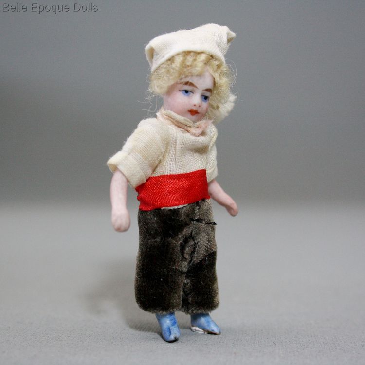 Antique dolls house tiny lilliputian doll , Puppenstuben ganzbiskuit puppe