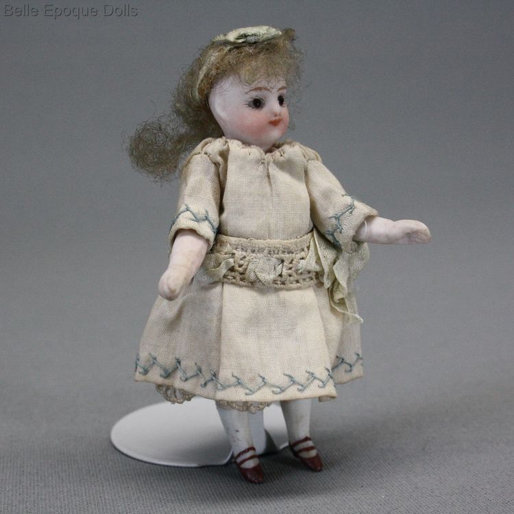 all bisque tiny French doll , French mignonette francois gaultier ,  Puppenstuben ganzbiskuit puppe mignonette 