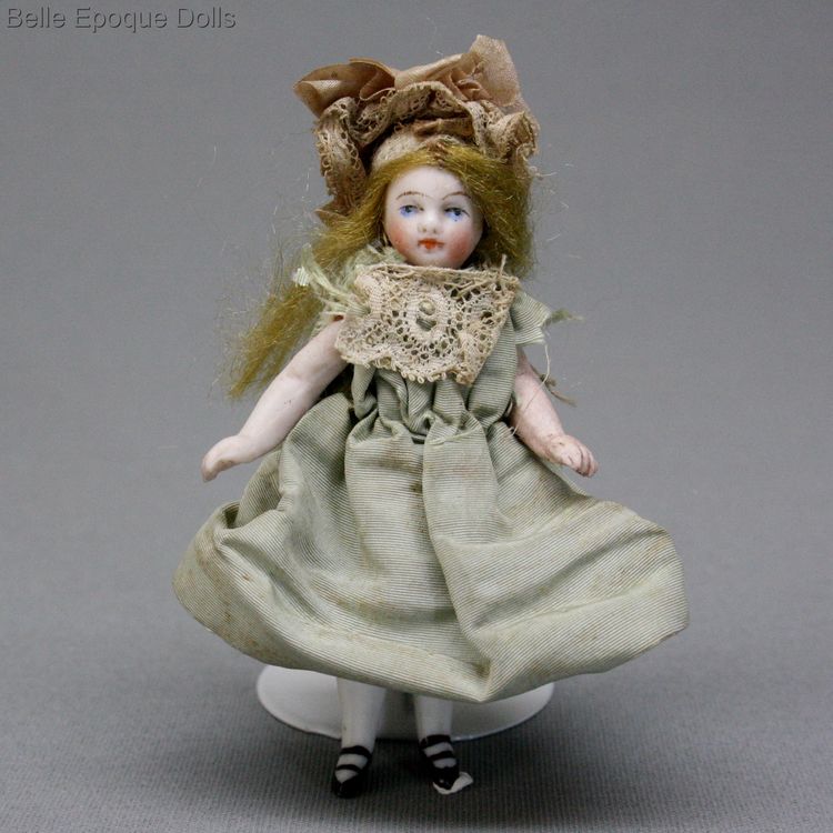 Antique dolls house French mignonette ,  Puppenstuben ganzbiskuit puppe mignonette 