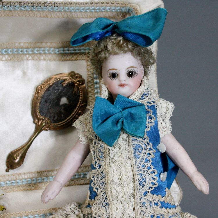Antique Dollhouse miniature French mignonette , Puppenstuben puppen