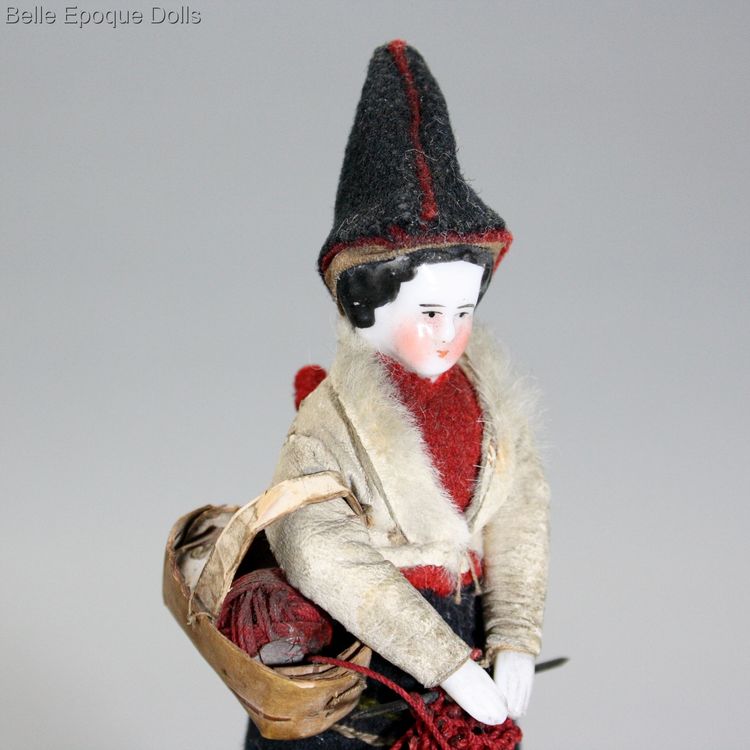 Antique Dollhouse miniature early doll , Puppenstuben puppen alte