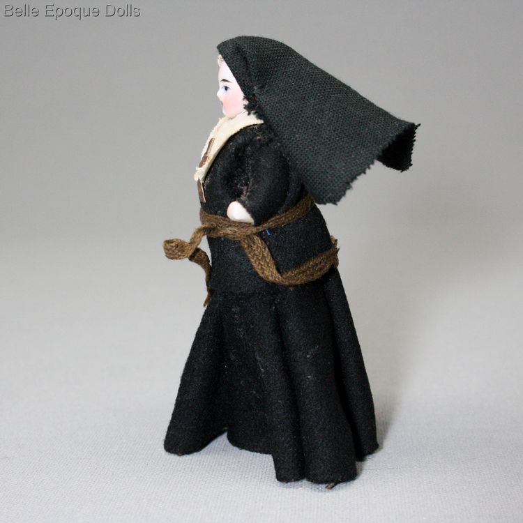 Antique frozen charlotte nun , Puppenstuben  puppen