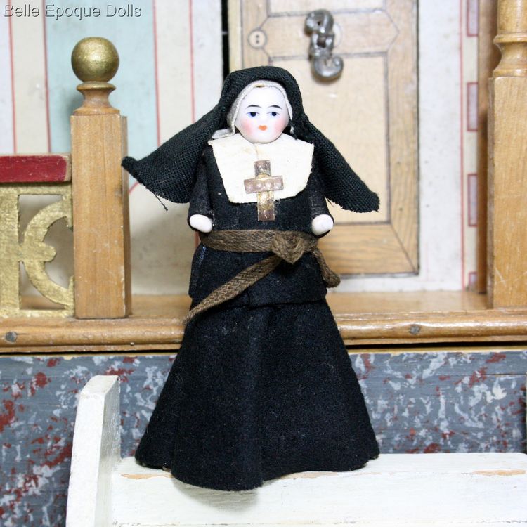 Antique frozen charlotte nun , Puppenstuben  puppen