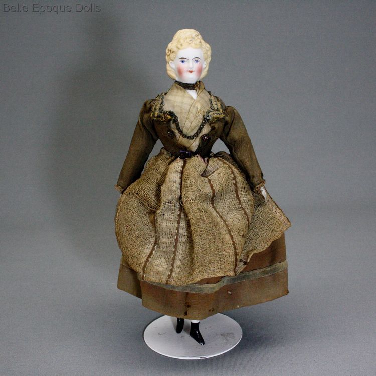 Antique dolls house doll , Puppenstuben puppen pariandame