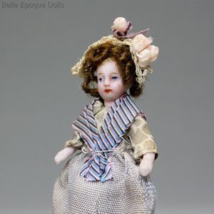 , Puppenstuben zubehor , Antique dolls house French doll 