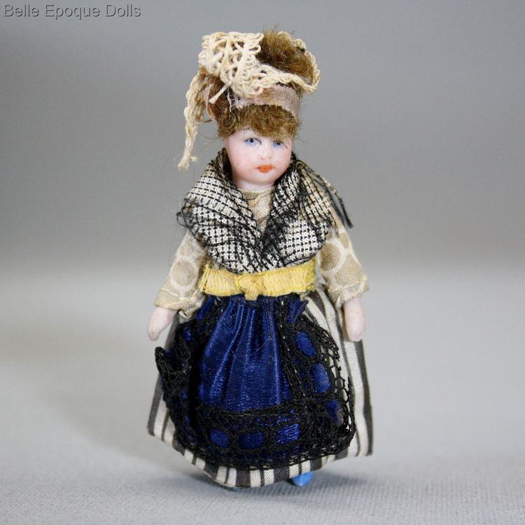  ganzbiskuit mignonnette  , Antique French tiny mignonette , Antique french all bisque miniature doll