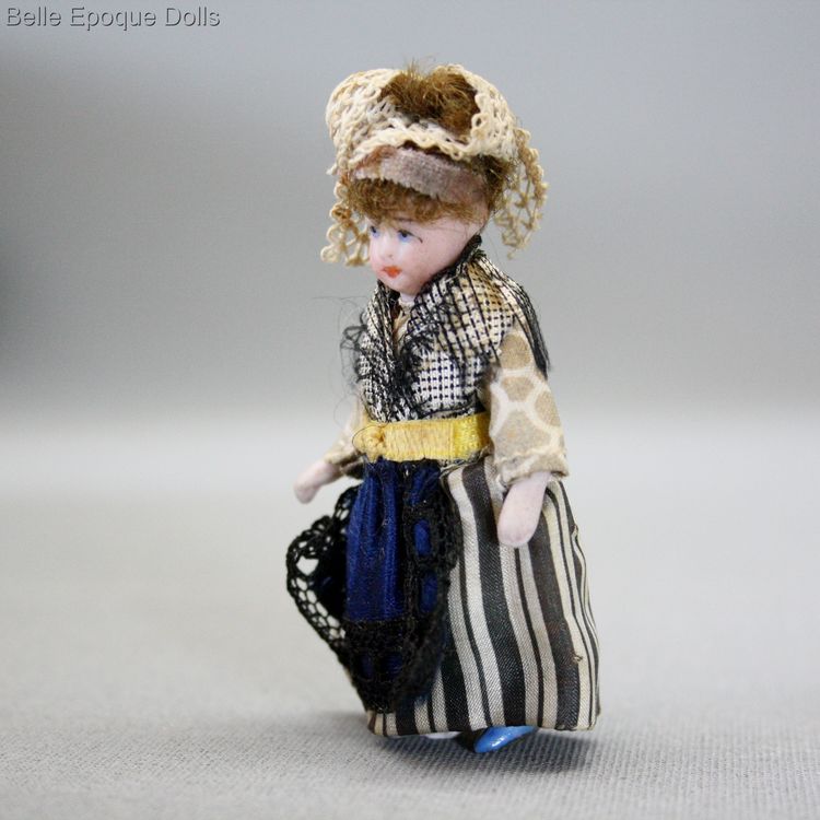 Antique french all bisque miniature doll ,  ganzbiskuit mignonnette 