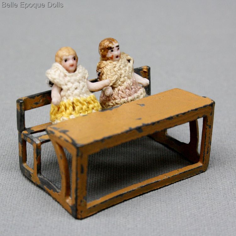 Antique dolls house tiny dolls carl horn , Puppenstuben puppen carl horn