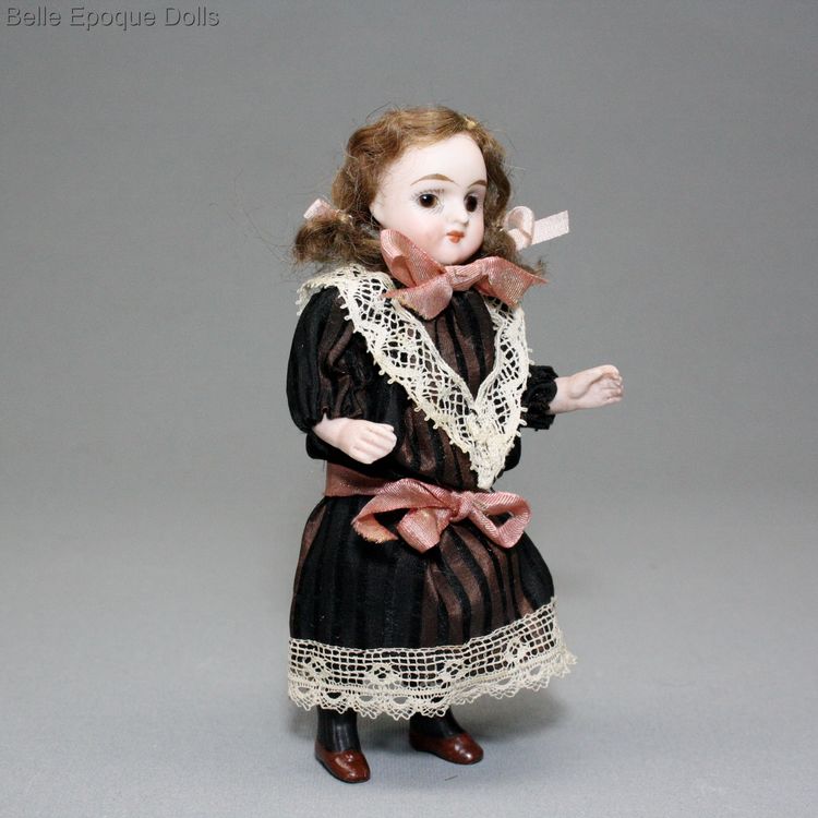 Antique Dollhouse all bisque doll , Puppenstuben ganzbiskuit porzellan